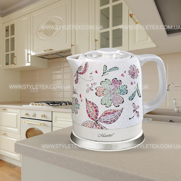 Classic cream colored kitchen closeup Керамічний електрочайник 1.5 л Maestro MR-068